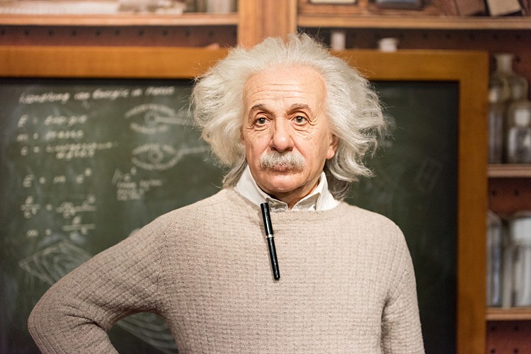 Albert Einstein là người tiên phong trong việc đo tốc độ ánh sáng