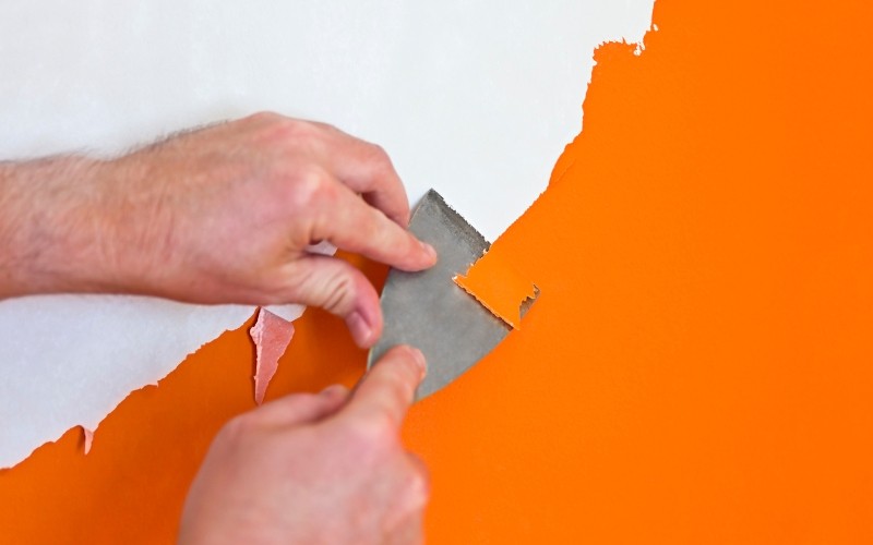 dichloromethane-dùng-tay-son môi