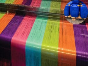 Dung dịch xút lỏng NaOH được sử dụng trong quá trình xử lý vải cotton để nấu vải