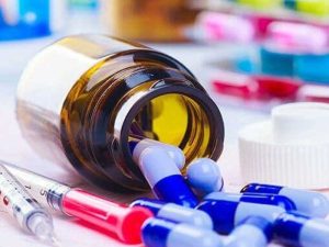 Axit formic được sử dụng làm thuốc giảm đau và làm ấm trong bệnh viêm khớp, thấp khớp, đau dây thần kinh, đau cơ và khớp.