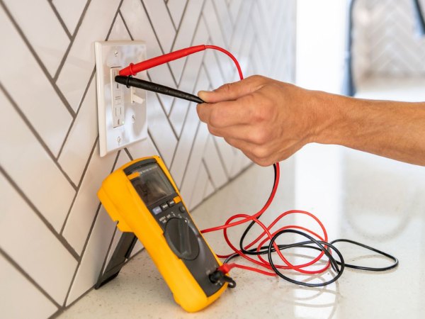 Đoản mạch trong dây điện: Nguyên nhân, cách kiểm tra và giải pháp Kiểm tra nguồn điện bằng cách kiểm tra nguồn điện