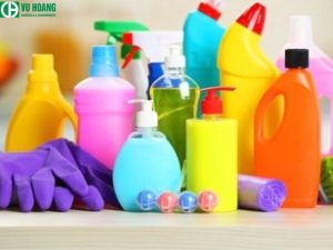 Mảnh soda NaOH được sử dụng để sản xuất các sản phẩm khử trùng và tẩy rửa