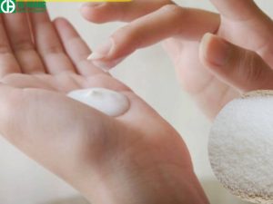 Axit stearic hoạt động như chất nhũ hóa, giúp duy trì độ ẩm cho da và nuôi dưỡng da