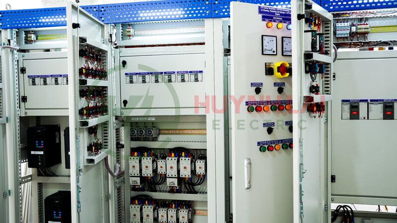 Nhà máy điện Thành phố Hồ Chí Minh Huanglai lắp đặt các loại tủ điện công nghiệp theo yêu cầu khách hàng