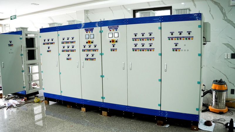 Đầu tư vào công nghệ công nghiệp ở quê hương Công ty lắp ráp tủ điện công nghiệp