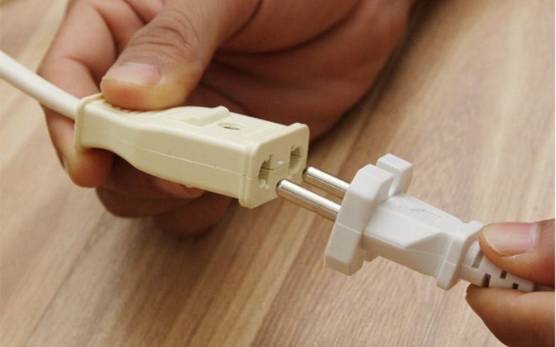 Kết nối thiết bị với máy ảnh Cách kết nối dây nguồn với phích cắm