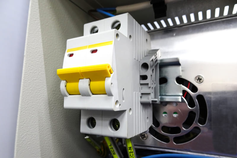 aptomat-1-phase-2-cuc-la-gi