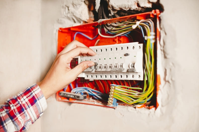 aptomat kếu tái lại 