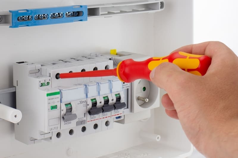 aptomat kếu tái lại 