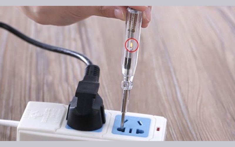 Nhưng sự khác biệt là gì? 6 Kiểm tra dây nguồn AC bằng bút thử điện