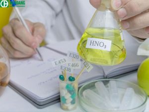 HNO3 có một số tính chất nguy hiểm?