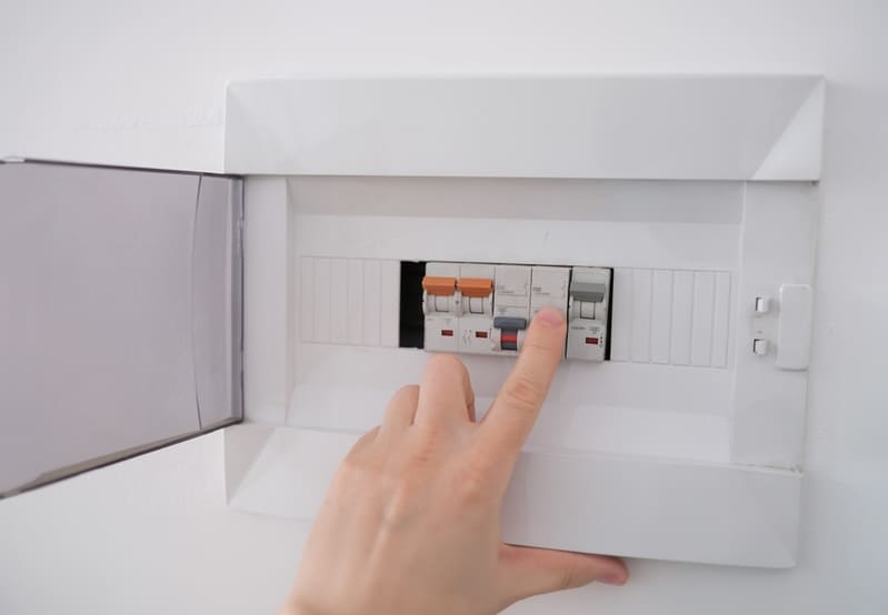 aptomat-không-đáp ứng-nhưng-mat-dien