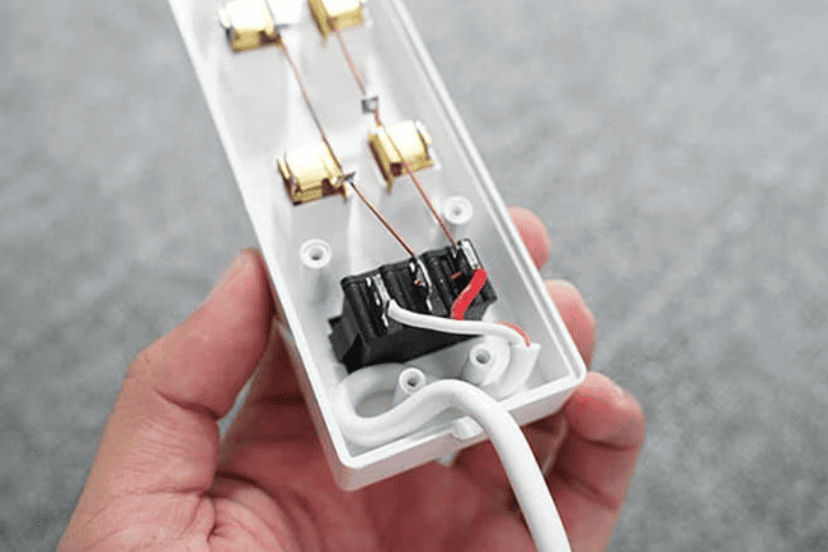Cách đấu dây điện vào ổ cắm đúng tiêu chuẩn kỹ thuật -to-day-enter-o-cam-1