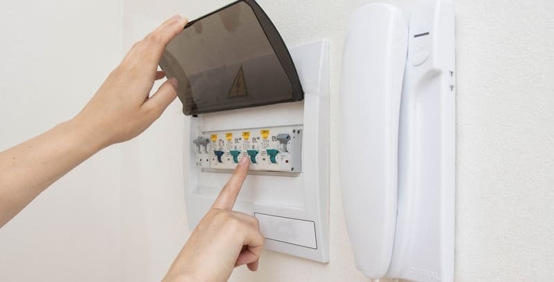 aptomat kếu tái lại 