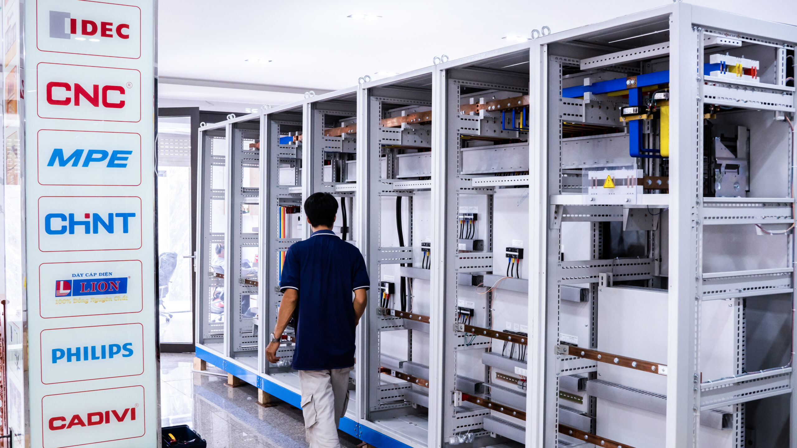 NDT02154 1 1 2 Thu phóng KTH ELECTRIC cung cấp đa dạng các thiết bị điện công nghiệp và thi công tủ điện