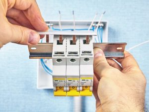 So sánh Cầu dao loại nhỏ và Cầu dao vỏ đúc