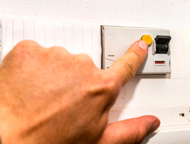 Cách test CB chống giật