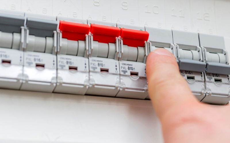 Bộ ngắt mạch đảo ngược là gì? Phân loại và ứng dụng thực tế Hướng dẫn chọn cầu dao đảo chiều