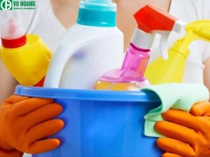 HCl trong chất tẩy rửa nhà vệ sinh