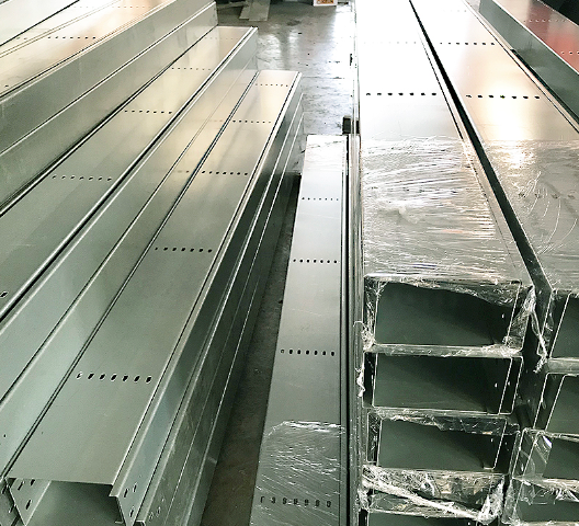 Thang máng cáp mạ kẽm nhúng nóng