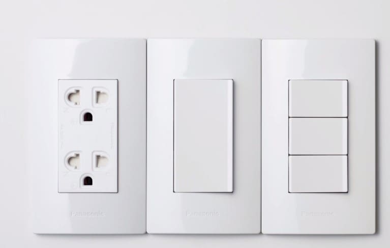 Thiết bị chuyển mạch và lấy điện cho lưới điện gia đình