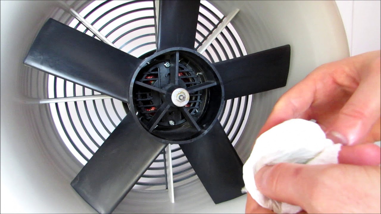 Cách 1: Dùng thuốc tẩy, giấm, nước xả vải (hoặc cồn)