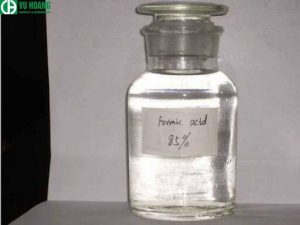 Axit formic là chất lỏng, không màu, bốc khói