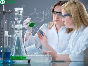 Sử dụng thiết bị bảo hộ khi trộn hóa chất