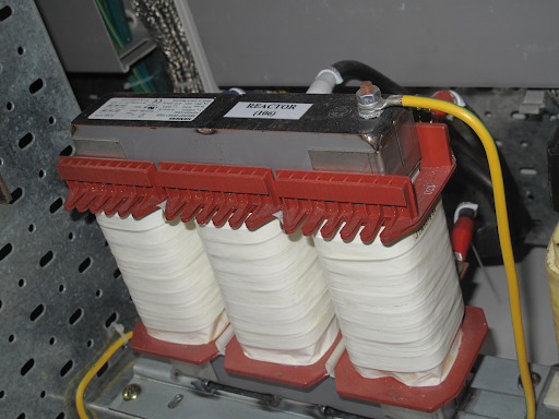 Cuộn kháng trung thế