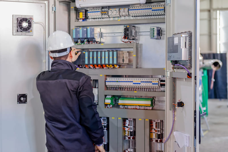 What is a medium voltage electrical cabinet? Structure and common classification What is the central source 2