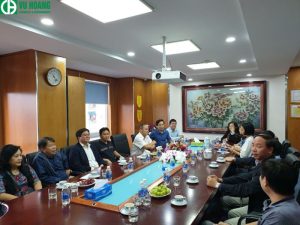 Nhân viên công ty Vũ Hoàng