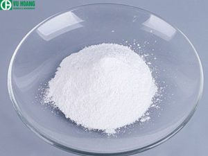Bột màu trắng với các hạt nhỏ và hòa tan trong nước.