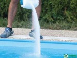 Xử lý nước bể bơi bằng axit HCl
