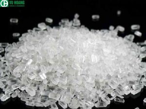 Dạng tinh thể: Tinh thể lục giác, màu trắng, không mùi.