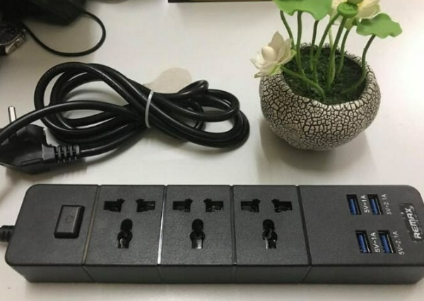 Ổ cắm điện 3 chân