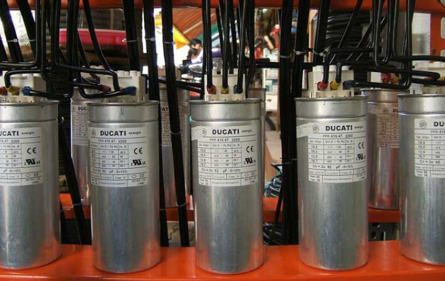 Tụ điện tiết kiệm năng lượng ba pha