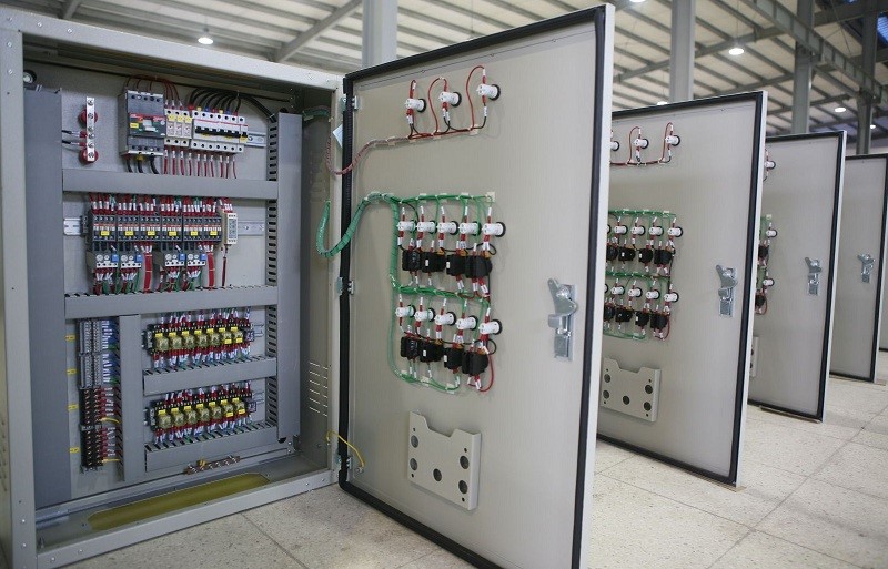 What is a medium voltage electrical cabinet? Structure and common classification What is the central source?